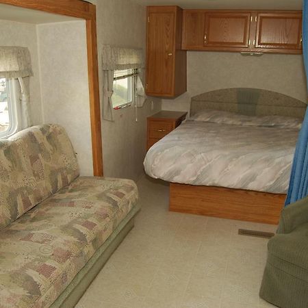 Crescent Bar Camping Resort Studio Cabin 1 Trinidad Exterior foto