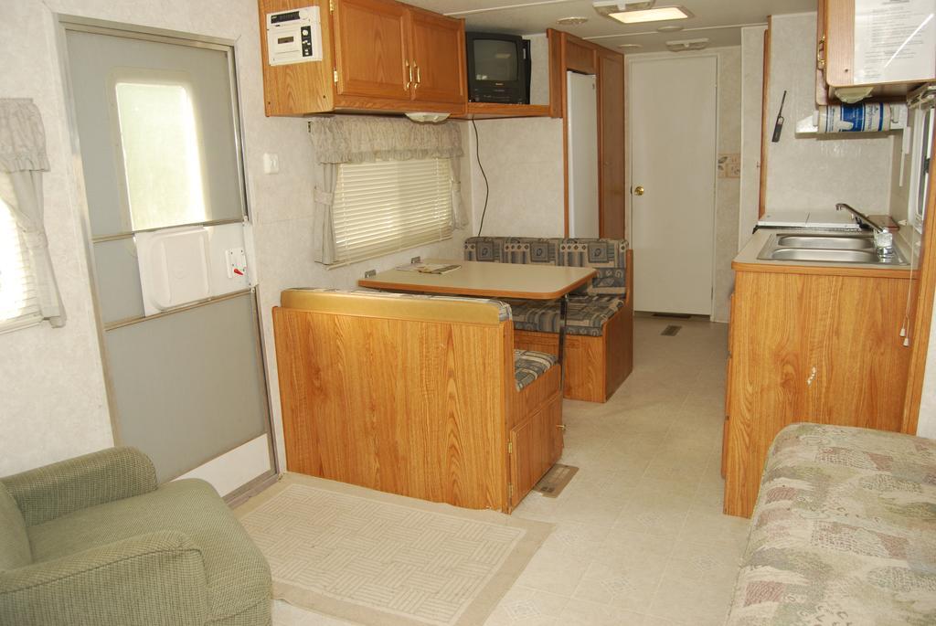 Crescent Bar Camping Resort Studio Cabin 1 Trinidad Exterior foto